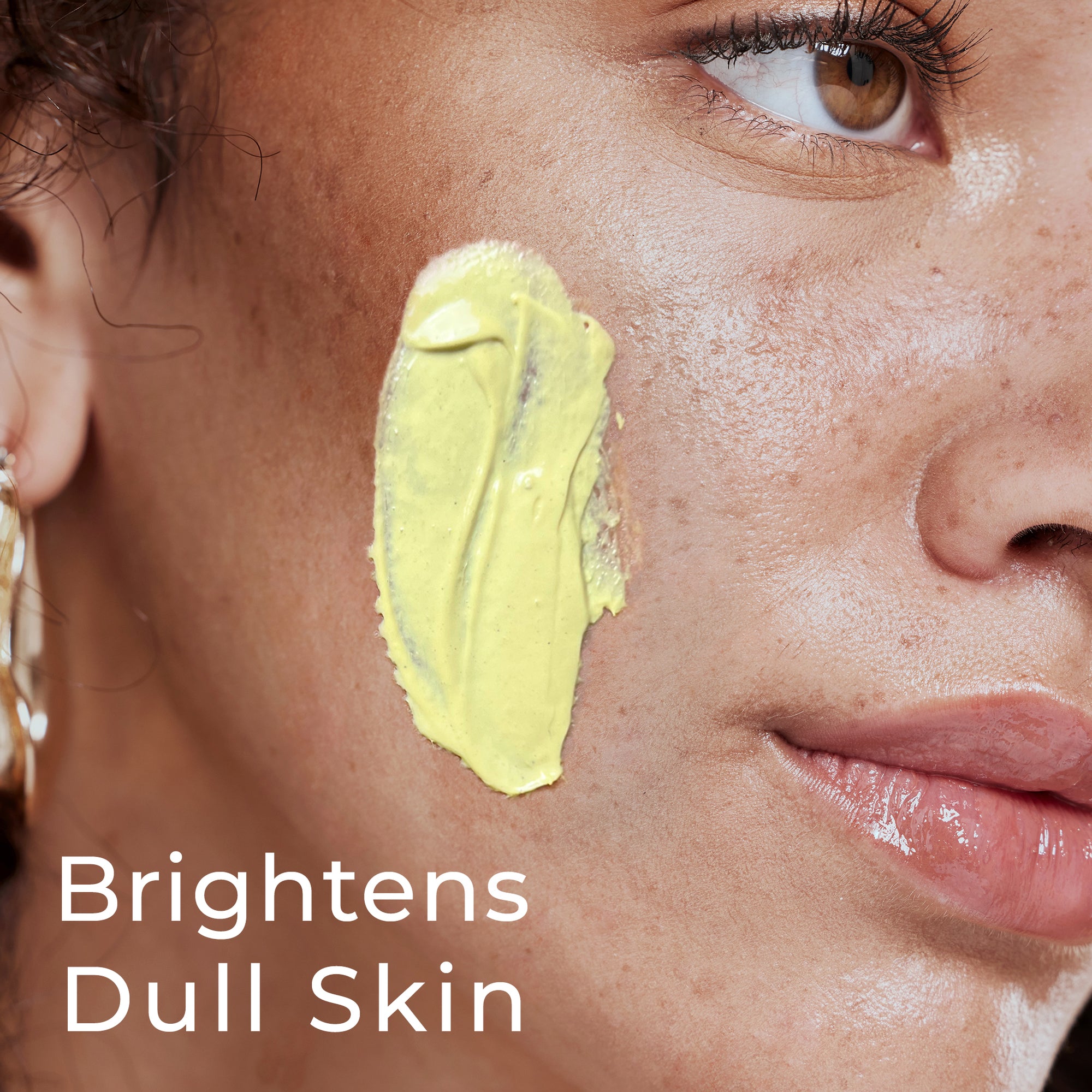 Vitamin C Turmeric Face Mask brightens skin